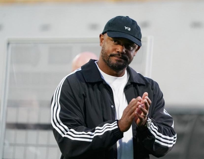 Bayern Munich's Belgian head coach Vincent Kompany applauds at the end of the German first division Bundesliga football match between SV Elversberg and FC Bayern Munich in Spiesen-Elversberg, southwestern Germany, on September 13, 2026.  Andreas SCHLICHTER / AFP