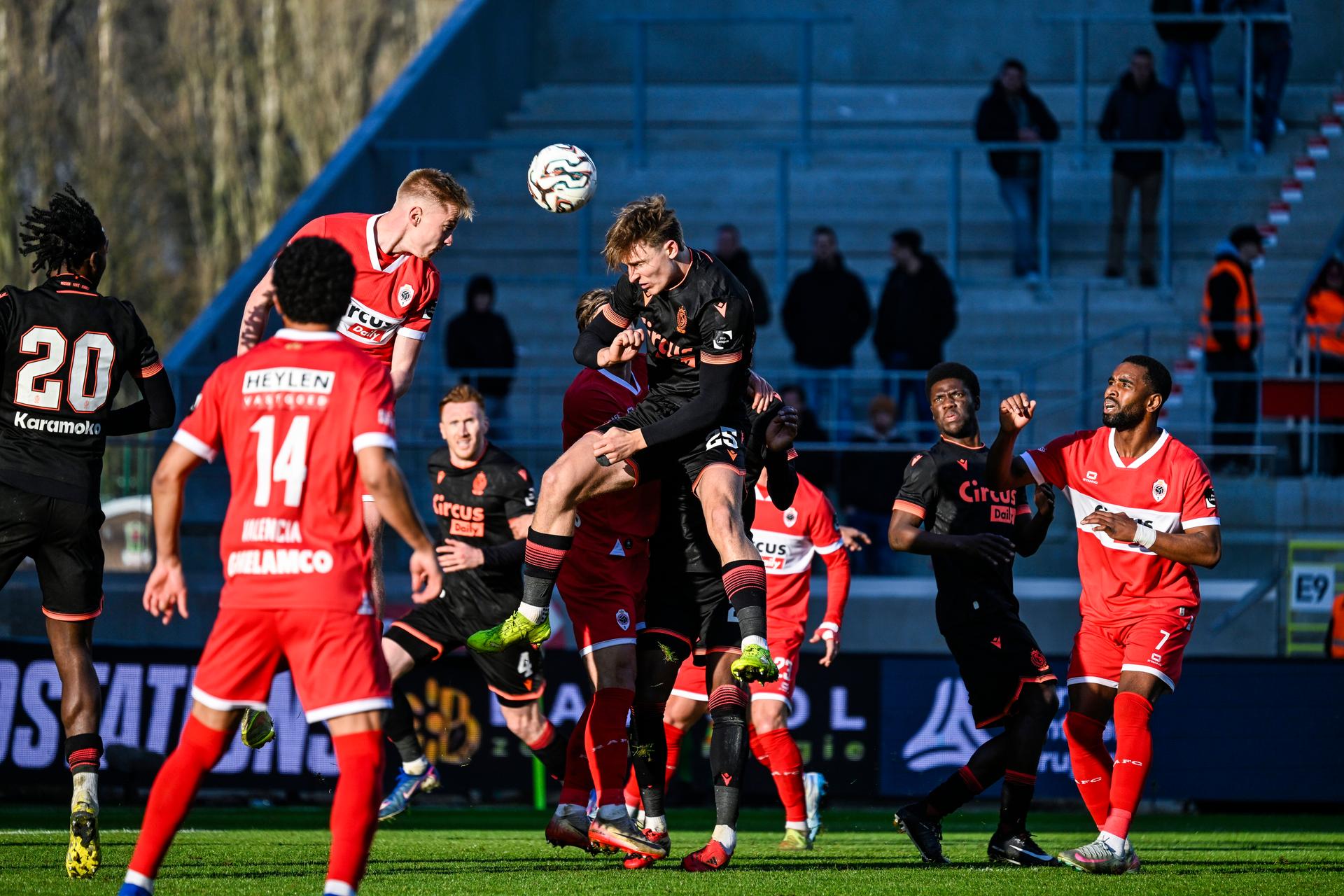 Antwerp's Zeno Van Den Bosch and Standard's Ibe Hautekiet pictured in action during a soccer match between Royal Antwerp FC and Standard Liege, Sunday 15 March 2026 in Antwerp, on day 29 of the 2025-2026 'Jupiler Pro League' first division of the Belgian championship. BELGA PHOTO TOM GOYVAERTS