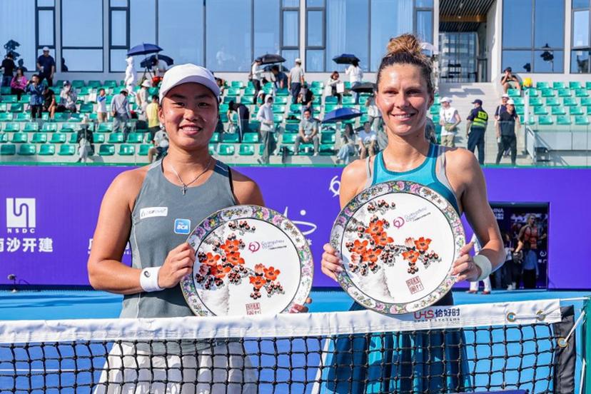 Winners Indonesia's Janice Tjen (L) and Poland's Katarzyna Piter pose with their women's doubles trophies after winning against Hong Kong's Eudice Chong and Taiwan's Liang En-shuo during an award ceremony at the Guangzhou Open tennis tournament in Guangzhou, southern China's Guangdong province on October 26, 2025.   STR / AFP