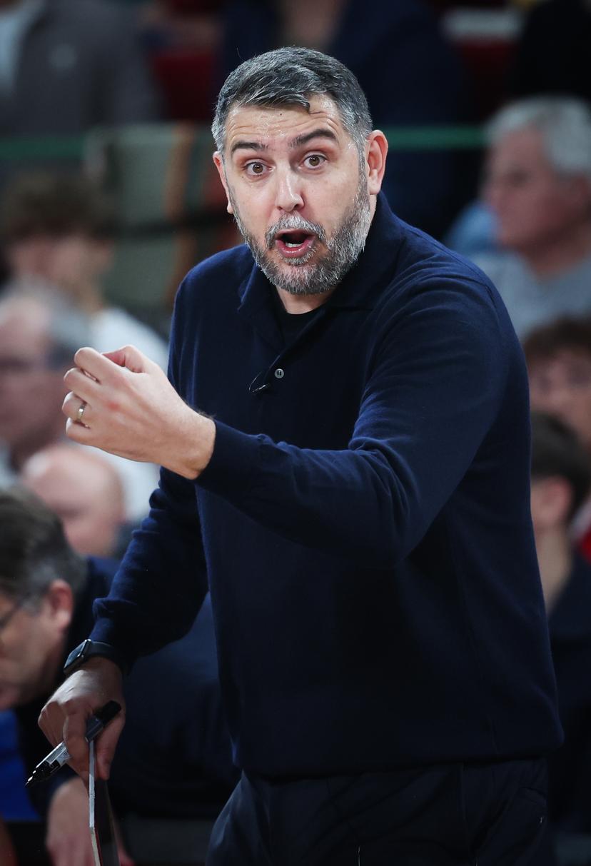 Oostende's head coach Georgios Dedas gestures during a basketball match between Spirou Charleroi and BC Oostende, Friday 17 October 2025 in Charleroi, on day 4 of the 'BNXT League' Belgian/ Dutch first division basket championship. BELGA PHOTO VIRGINIE LEFOUR