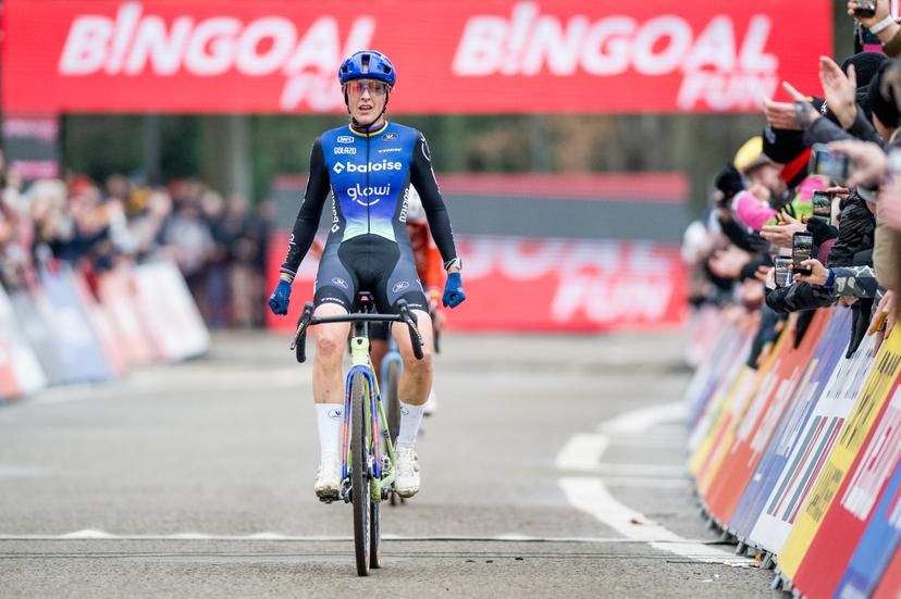 Dutch Lucinda Brand celebrates as she crosses the finish line at the women's elite race of the World Cup cyclocross cycling event in Antwerp on Saturday 20 December 2025, the fifth stage (out of 12) of the UCI World Cup competition. BELGA PHOTO JASPER JACOBS