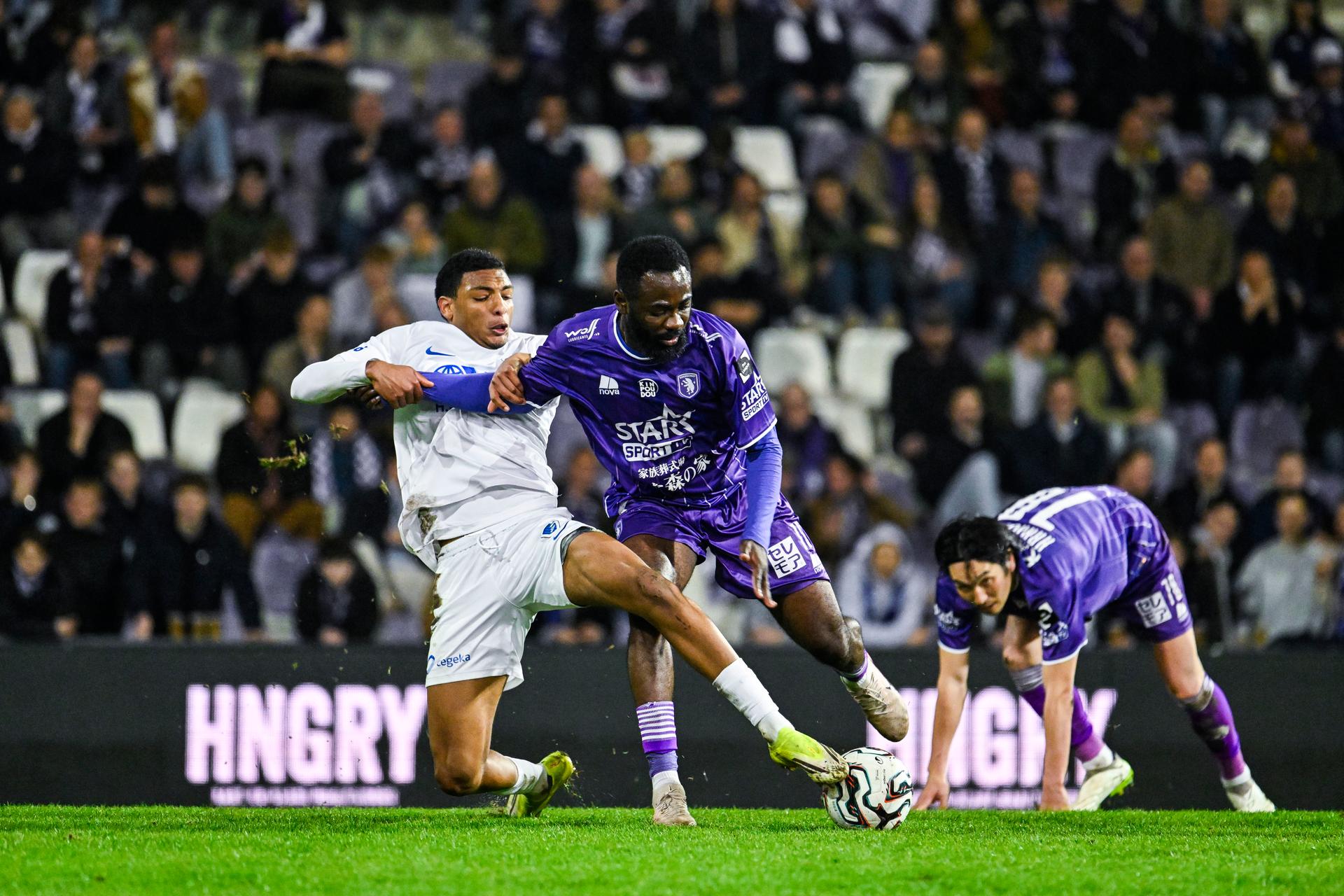 Jong Genk's Kenan Haroun and Beerschot's Arnold Vula pictured in action during a soccer game between Beerschot VA and Jong Genk, Friday 06 March 2026 in Antwerp, on day 28 of the 2025-2026 'Challenger Pro League' 1B second division of the Belgian championship. BELGA PHOTO TOM GOYVAERTS