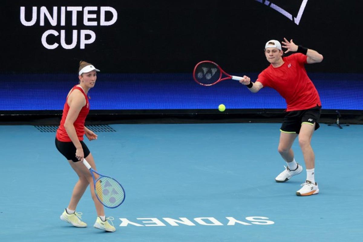 Belgium's Elise Mertens (L) and Zizou Bergs hits a return to Switzerland's Belinda Bencic and Jakub Paul during the mixed doubles semi-final match at the United Cup tennis tournament in Sydney on January 10, 2026.  DAVID GRAY / AFP
