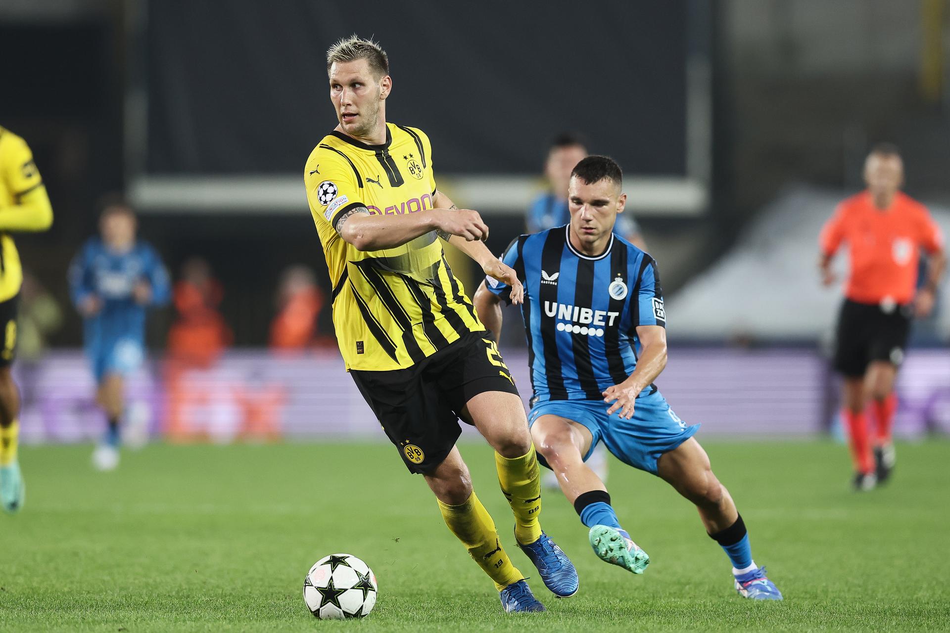 Borussia's Niklas Sule and Club's Ferran Jutgla fight for the ball during a soccer game between Belgian Club Brugge KV and German Borussia Dortmund, Wednesday 18 September 2024 in Brugge, on the day one of the UEFA Champions League league phase. BELGA PHOTO BRUNO FAHY