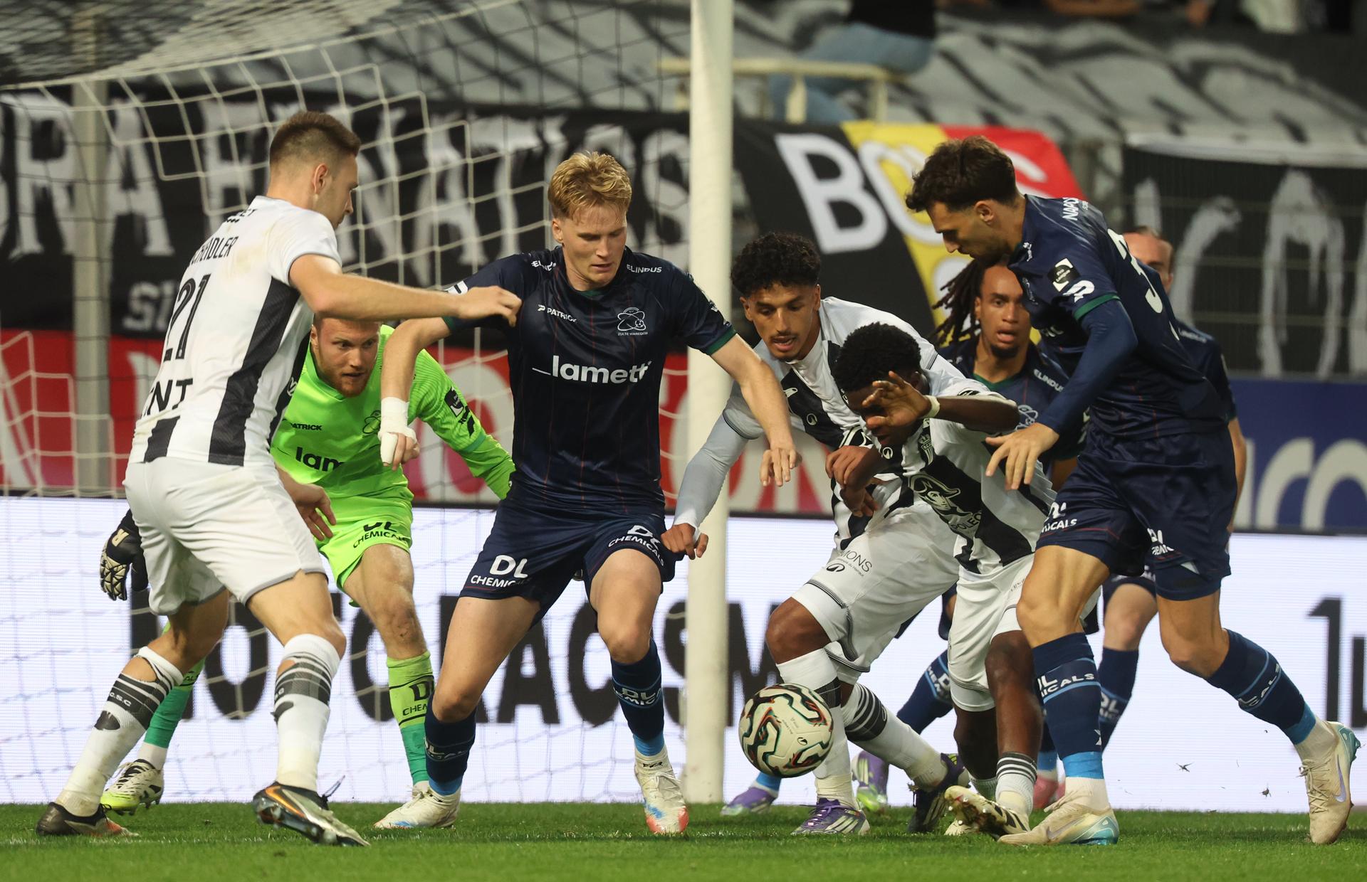 Charleroi's Mehdi Boukamir fights for the ball during a soccer match between Sporting Charleroi and Zulte Waregem, Saturday 20 September 2025 in Charleroi, on day 8 of the 2025-2026 'Jupiler Pro League' first division of the Belgian championship. BELGA PHOTO VIRGINIE LEFOUR