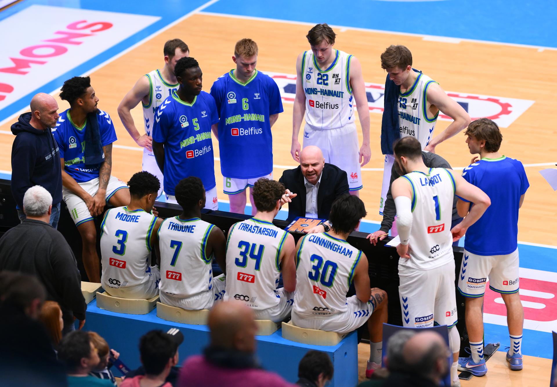 Mons' head coach Vedran Bosnic talks to his players during a basketball match between Mons-Hainaut and Leuven Bears, Saturday 15 February 2025 in Mons, on day 23 of the 'BNXT League' Belgian/ Dutch first division basket championship. BELGA PHOTO JOHN THYS
