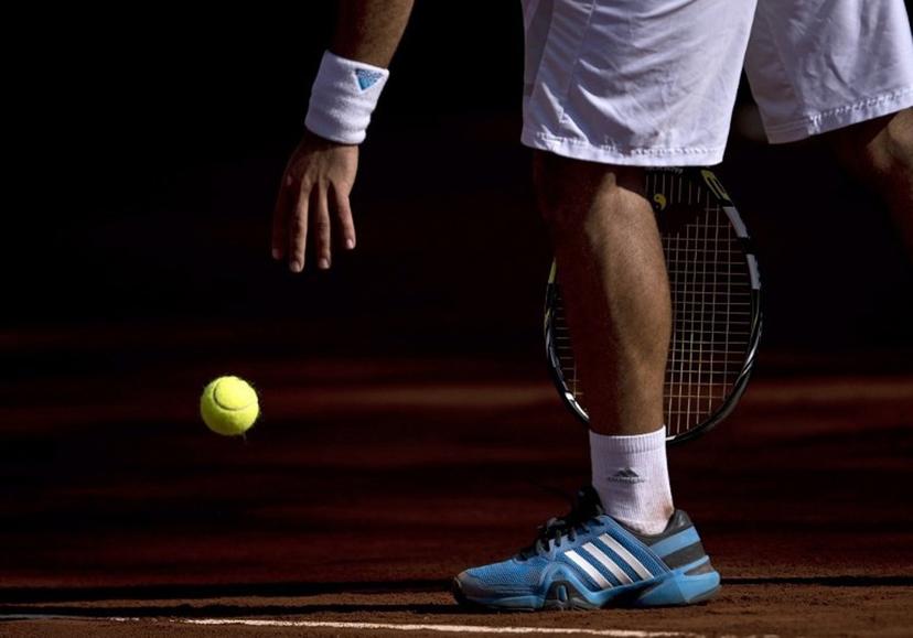 Chile's tennis player Gonzalo Lama prepares to serve to Paraguay's Juan Borba during their Davis Cup match in Santiago on April 04, 2014. AFP PHOTO/MARTIN BERNETTI  MARTIN BERNETTI / AFP