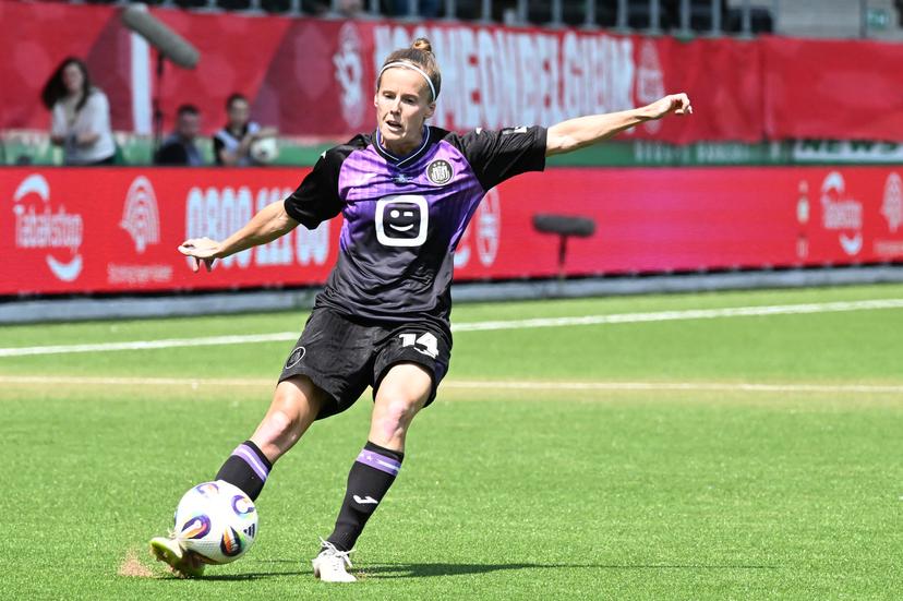 Anderlecht's Laura Deloose pictured in action during a soccer game between RSC Anderlecht and Zulte Waregem, the final of the Belgian soccer cup, Saturday 30 May 2026, in La Louviere. BELGA PHOTO JILL DELSAUX