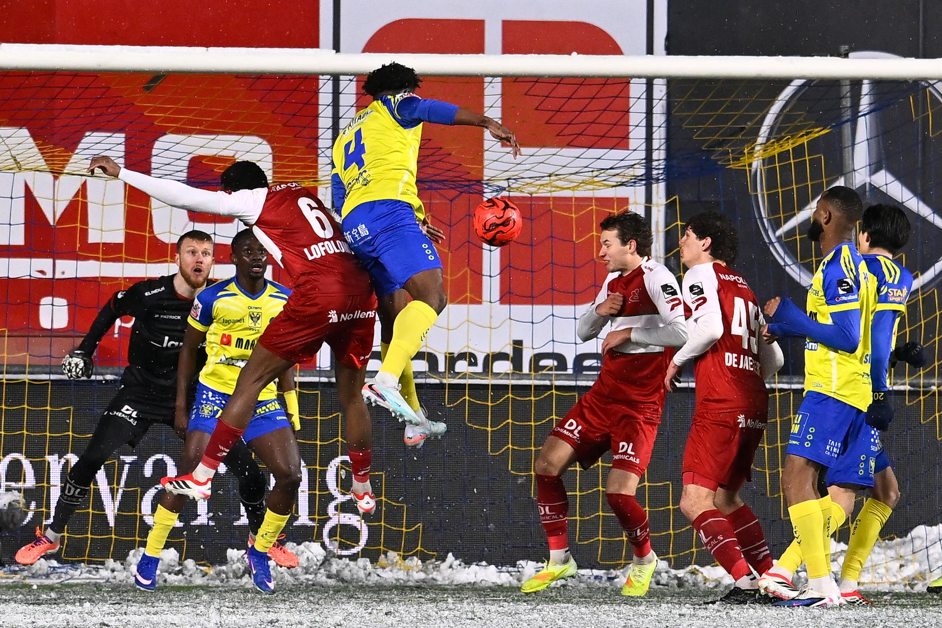 STVV's Loic Mbe Soh scoring the 3-2 goal during a soccer match between Sint-Truidense V.V. and Zulte Waregem, Sunday 15 February 2026 in Sint-Truiden, on day 25 of the 2025-2026 'Jupiler Pro League' first division of the Belgian championship. BELGA PHOTO JOHAN EYCKENS