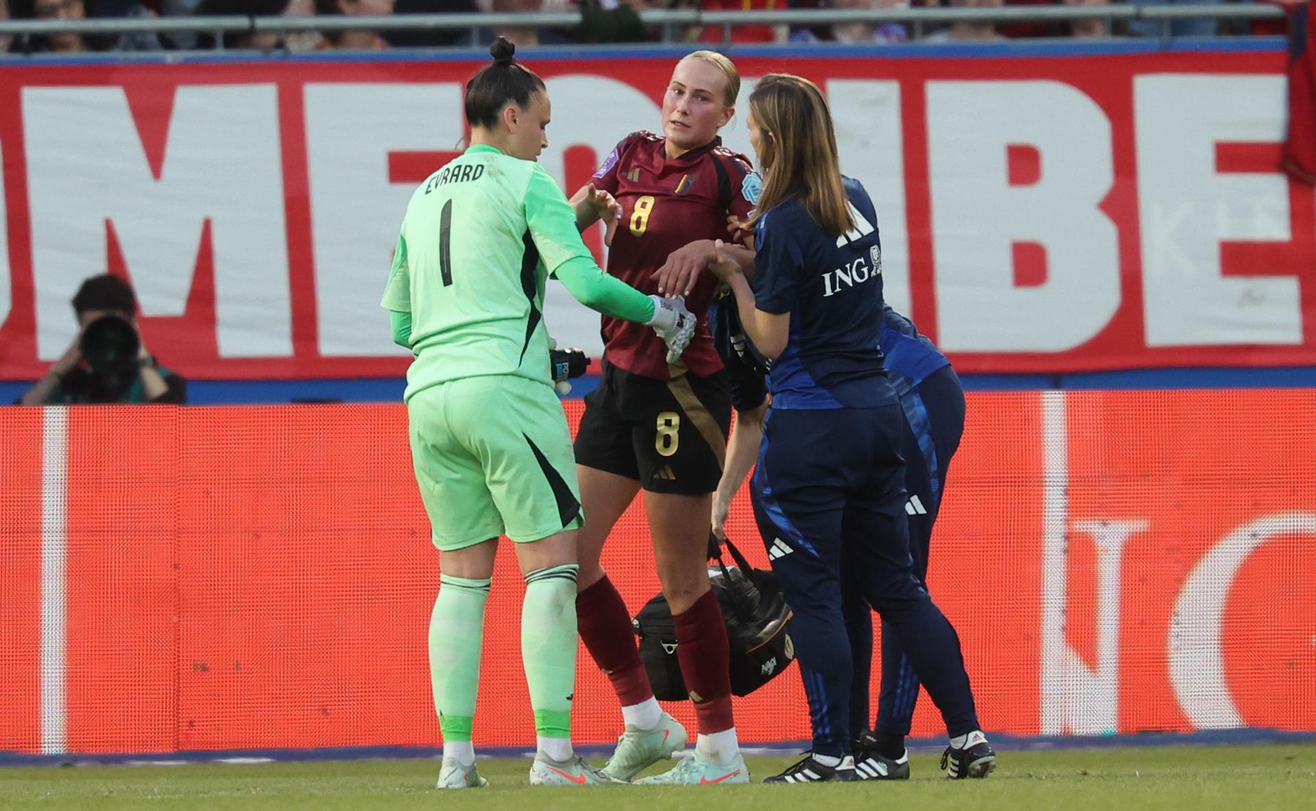 Belgium's Feli Felice Delacauw leaves the pitch after being injured during a soccer game between the national teams of Belgium (Red Flames) and Spain, on the fifth matchday in group A3 of the 2024-25 Women's Nations League competition, on Friday 30 May 2025 in Heverlee, Leuven. BELGA PHOTO VIRGINIE LEFOUR