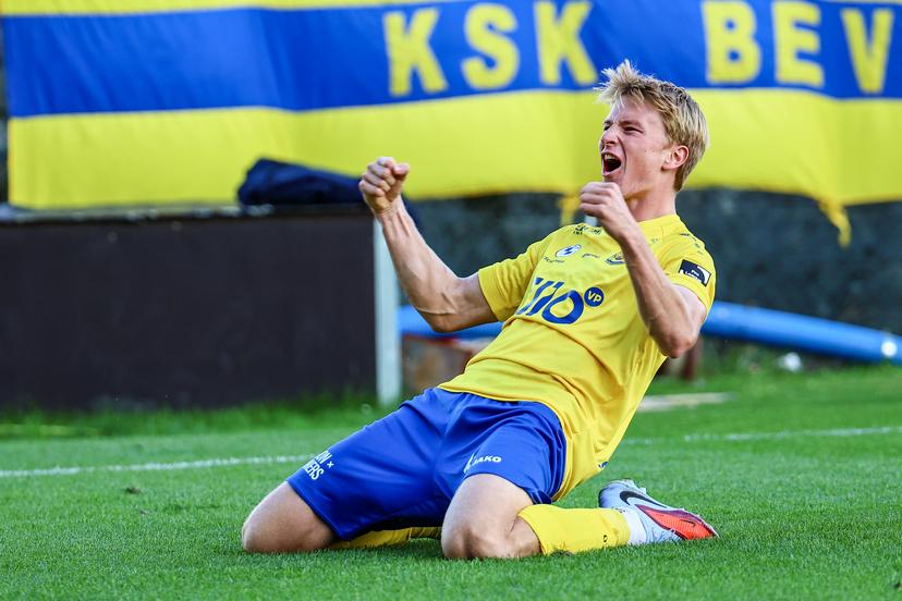 Beveren's Ferre Slegers celebrates after scoring during a soccer game between SK Beveren and KSC Lokeren, Sunday 21 September 2025 in Beveren, on day 6 of the 2025-2026 'Challenger Pro League' 1B second division of the Belgian championship. BELGA PHOTO DAVID PINTENS