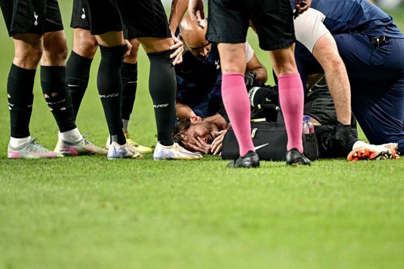 Tottenham Hotspur's James Maddison (C) reacts before being stretchered off the pitch, after suffering an injury during a friendly football match between Tottenham Hotspur and Newcastle United in Seoul on August 3, 2025.  Anthony WALLACE / AFP