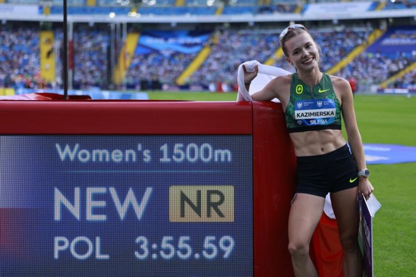 Poland's Klaudia Kazimierska celebrates by the new Polish record banner after placing fourth in the 1500 m event of the Silesia Diamond League athletics meeting in Katowice, Poland, on August 23, 2026.  Wojtek RADWANSKI / AFP