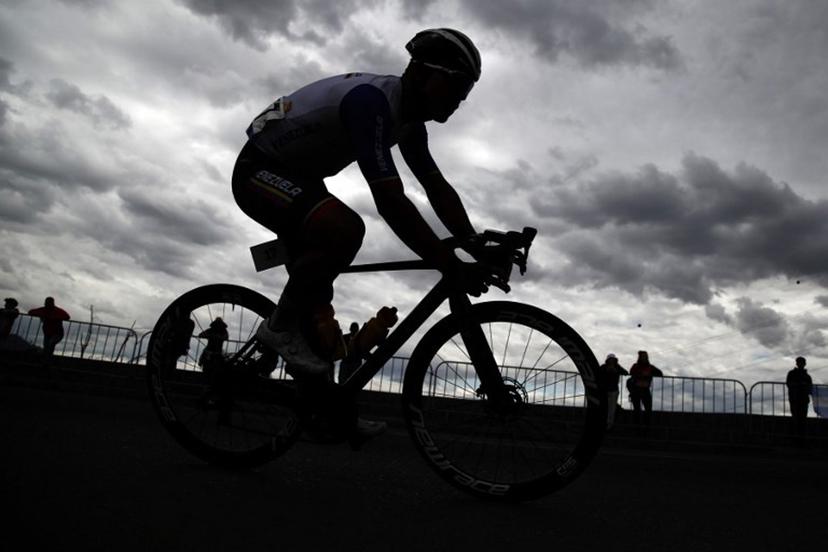 Venezuela's Leangel Ruben Linarez competes in the cycling men's road race final during the Pan American Games Santiago 2023 in Santiago on October 29, 2023.  Javier TORRES / AFP