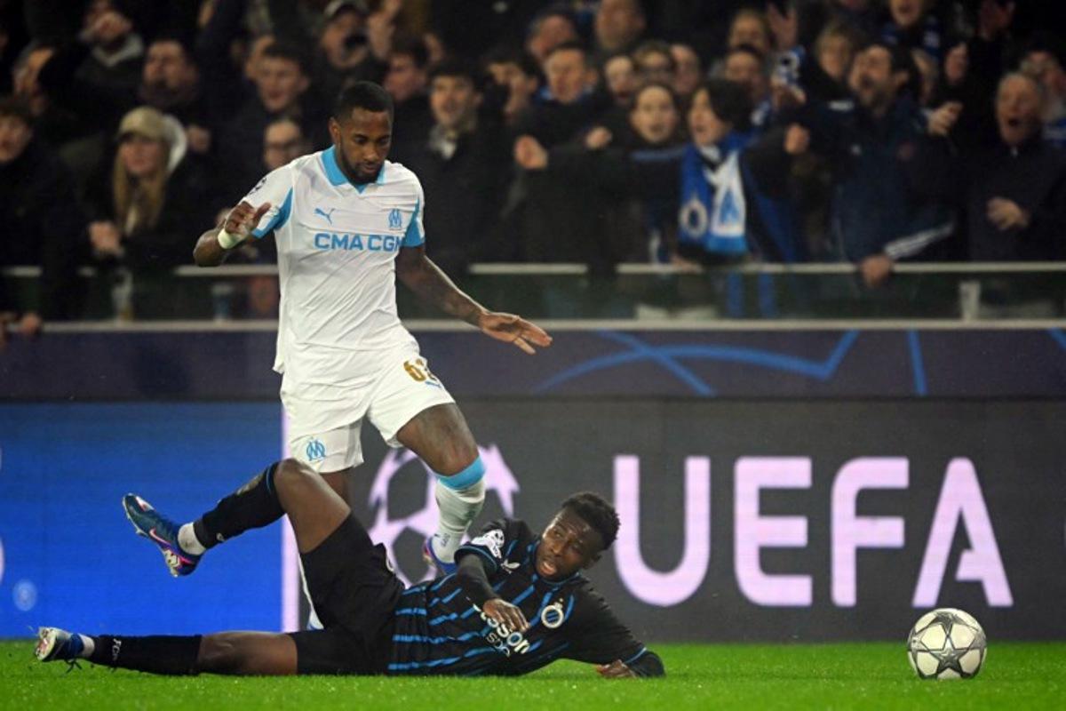Marseille's Panamanian defender #62 Amir Murillo and Club Brugge's French forward #67 Mamadou Diakhon fight for the ball during the UEFA Champions League, league phase day 8, football match between Club Brugge KV and Olympique de Marseille, at the Jan Breydel Stadium in Bruges on January 28, 2026.  NICOLAS TUCAT / AFP