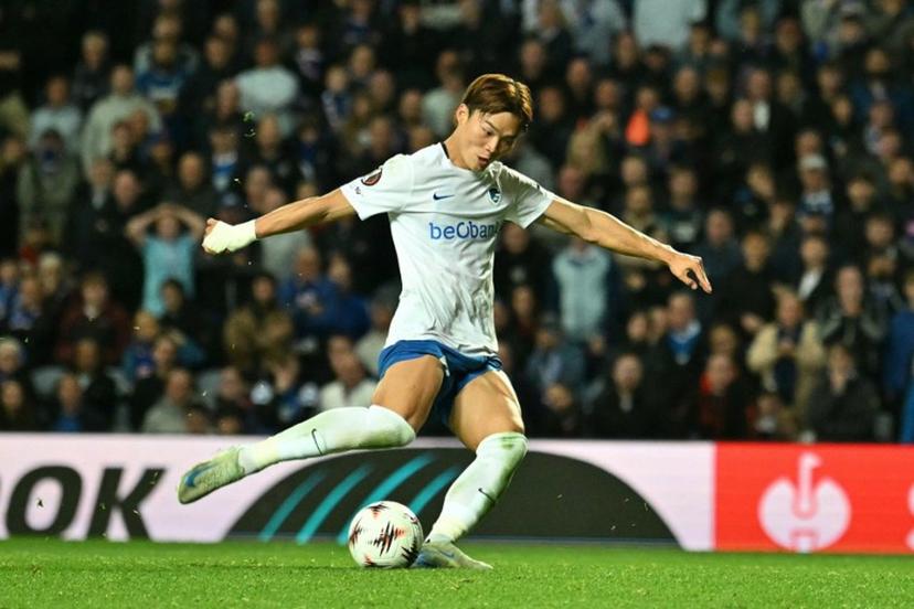 KRC Genk's South Korean striker #09 Hyeon-Gyu Oh shoots from the penalty spot but has the shot saved during the UEFA Europa League, league stage football match between Rangers and Genk at the Ibrox Stadium in Glasgow on September 25, 2025.  ANDY BUCHANAN / AFP