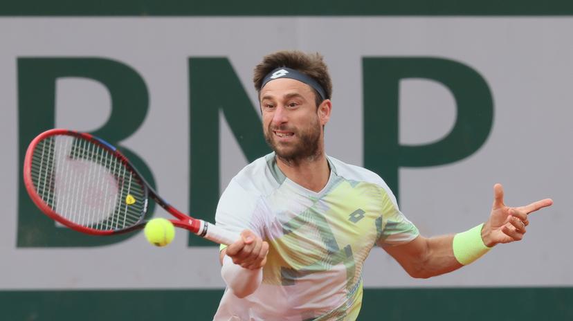 Belgian Sander Gille pictured in action during a doubles tennis match between Belgian-Polish pair Gille-Zielinski and American pair Harrison-King, in the first round of the men's doubles at the Roland Garros Grand Slam tennis tournament, Wednesday 28 May 2025 in Paris, France. The 2025 edition of Roland Garros takes place from May 24th to June 8th 2025. BELGA PHOTO BENOIT DOPPAGNE