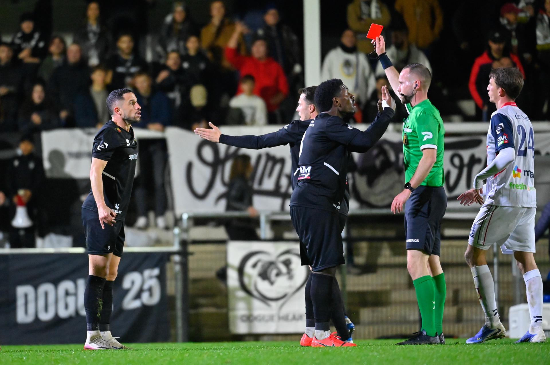 Olympic's Kevin Kis receives a red card from, referee Anthony Letellier and during a soccer game between Royal Olympic Charleroi and RFC Liege, Saturday 01 November 2025 in Charleroi, on day 12 of the 2025-2026 'Challenger Pro League' 1B second division of the Belgian championship. BELGA PHOTO JOHN THYS