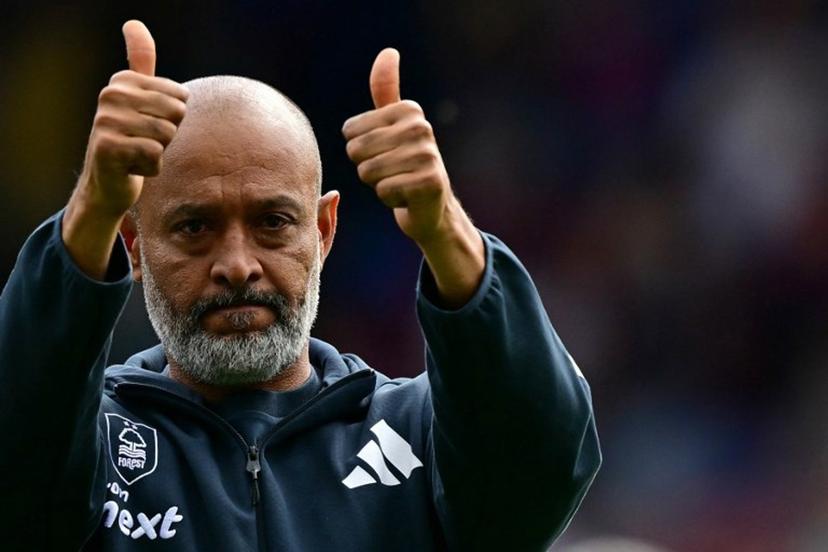 Nottingham Forest's Portuguese manager Nuno Espirito Santo makes the thumbs-up gesture to the fans after the English Premier League football match between Crystal Palace and Nottingham Forest at Selhurst Park in south London on August 24, 2025.  Ben STANSALL / AFP