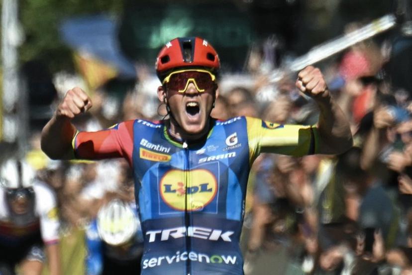Lidl - Trek team's Danish rider Mads Pedersen celebrates as he crosses the finish line to win the 4th stage of the 113th edition of the Tour de France cycling race, 182 km between Carcassonne and Foix in southwestern France, on July 7, 2026.  Loic VENANCE / AFP