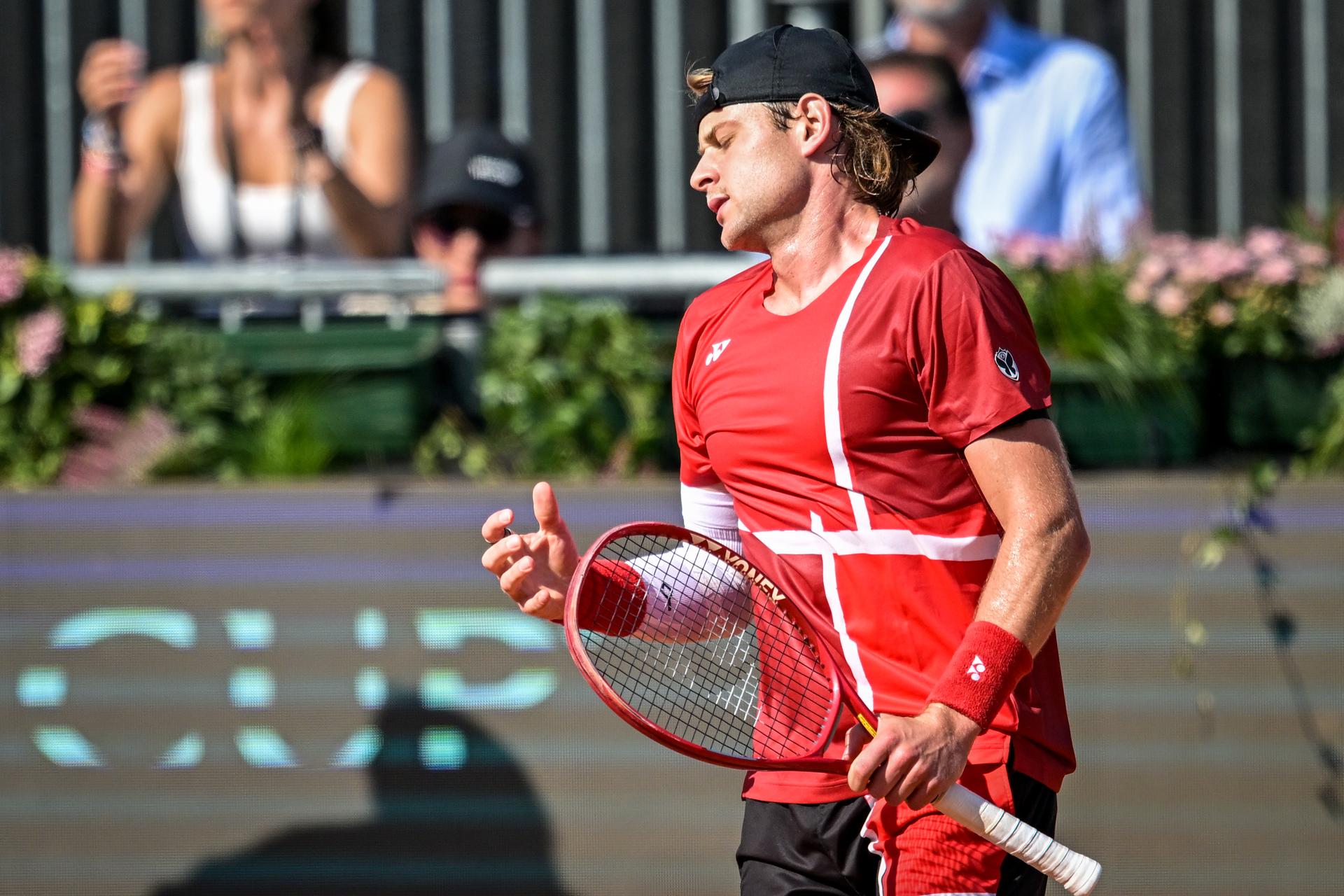Belgian Zizou Bergs looks dejected during a tennis match between Austrian Rodionov and Belgian Bergs, the fourth rubber in the tie between Austria and Belgium, qualifiers for the Davis Cup tournament, on Saturday 19 September 2026 in Vienna, Austria. BELGA PHOTO DAVID PINTENS