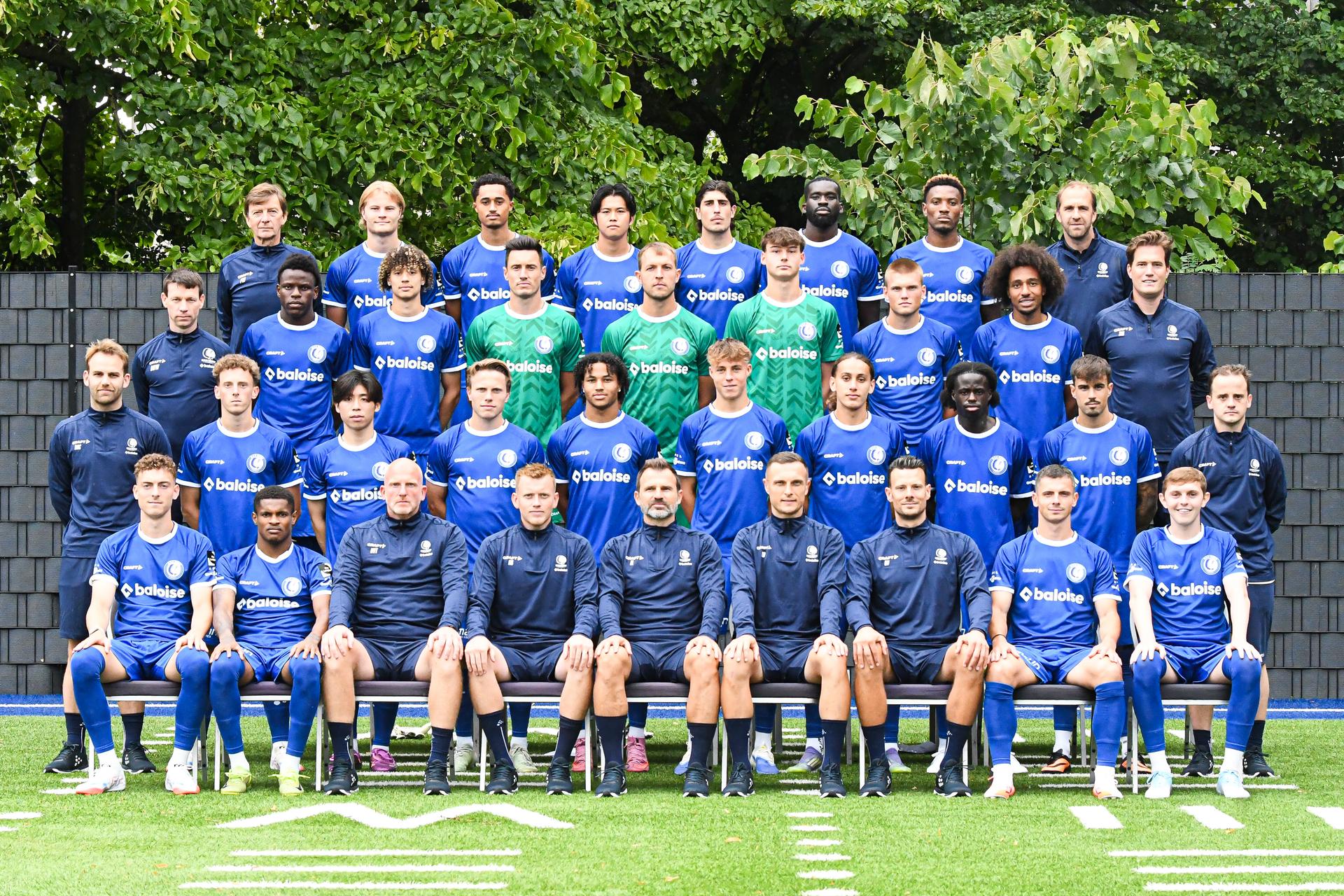 Row 4: Frank Wezenbeek, Andri Gudjohnsen, Aimé Omgba, Atsuki Ito, Omri Gandelman, Wilfried Kanga, Samuel Kotto, Matti Mortier  Row 3: Bart De Winne, Hyllarion Goore, Franck Surdez, Tom Vandenberghe, Davy Roef, Bas Evers, Bram Lagae, Hugo Gambor, Stijn Matthys  Row 2: Jens De Decker, Gilles De Meyer, Daisuke Yokota, Matisse Samoise, Momodou Sonko, Tibe De Vlieger, Mohammed El Adfaoui, Leonardo Lopes Da Silva, Tiago Araujo, Simon Bourgeois  Row 1: Mathias Delorge, Helio Varela, Bart Van Tornhout, Nicolas Still, Ivan Leko, Timothy Derijck, Glenn Vanryckegem, Dante Vanzeir, Max Dean pose for a team picture at the 2025-2026 season photoshoot of Belgian soccer team KAA Gent, Wednesday 23 July 2025 in Gent. BELGA PHOTO JILL DELSAUX