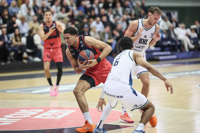 Spirou's Maxime Bilolo Katuala and Brussels' Jamison Overton fight for the ball during a basketball match between Brussels Basketball and Spirou Charleroi, Friday 14 November 2025 in Brussels, on day 8 of the 'BNXT League' Belgian/ Dutch first division basket championship. BELGA PHOTO BRUNO FAHY