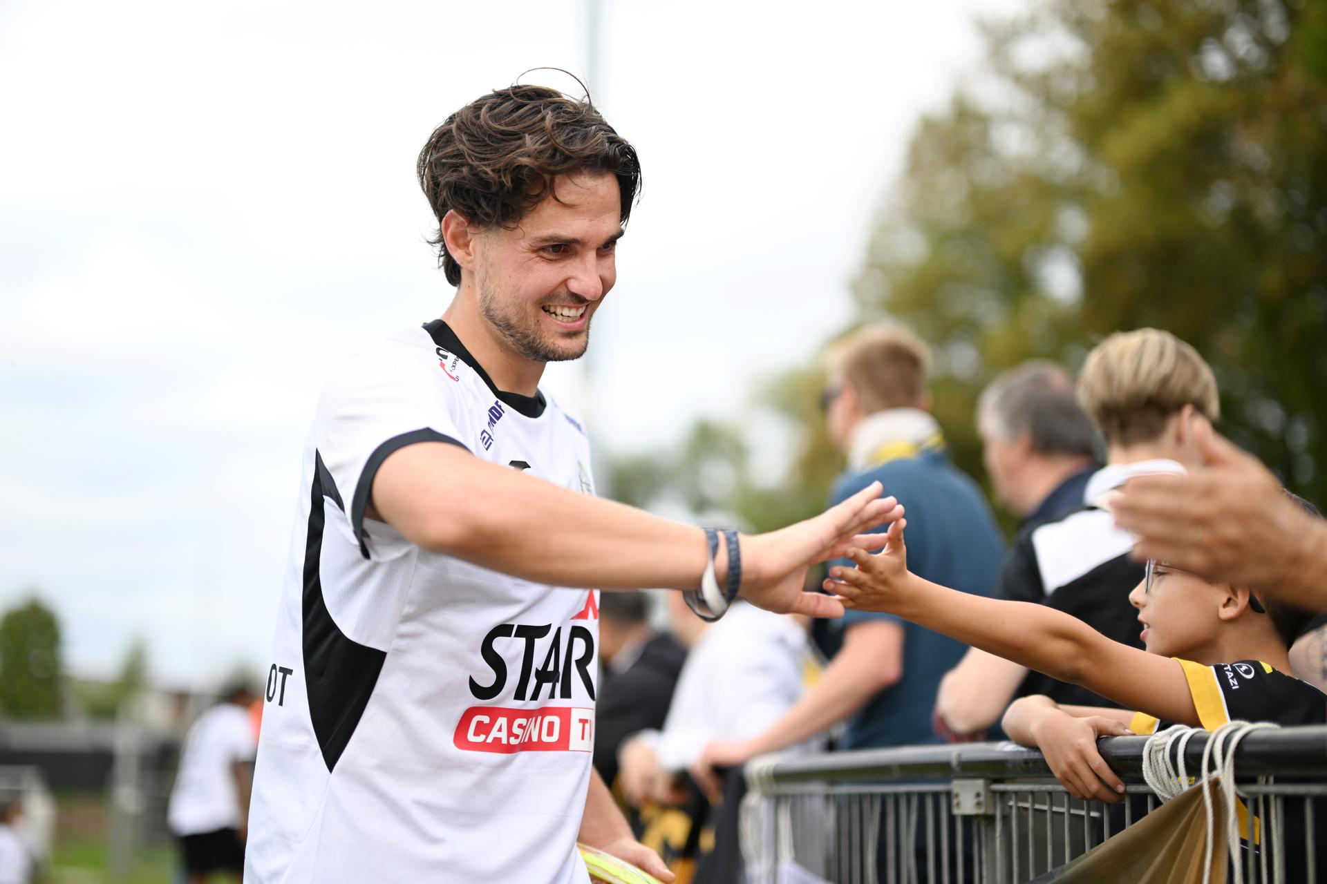 Lokeren's Sam Van Aerschot celebrates with fans after a soccer match between RSCA Futures and KSC Lokeren, Saturday 12 September 2026 in Deinze, on day 5 of the 2026-2027 'Challenger Pro League' second highest division of the Belgian championship. BELGA PHOTO MAARTEN STRAETEMANS