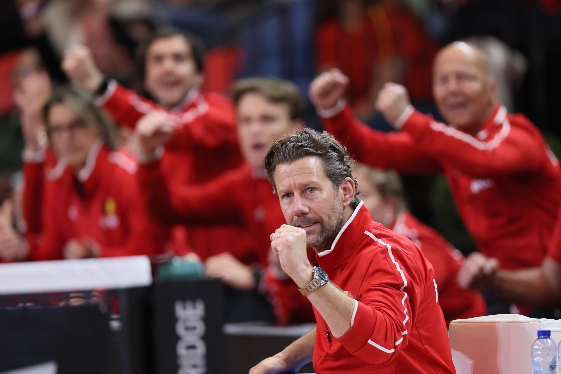 Belgian team captain Wim Fissette pictured during the fourth game between Belgian Minnen and US' Jovic on the second day of the qualifiers of the Billie Jean King Cup tennis between Belgium and the USA, in Oostende, Belgium, on Saturday 11 April 2026. The meeting takes place on 10 and 11th April. PHOTO BENOIT DOPPAGNE