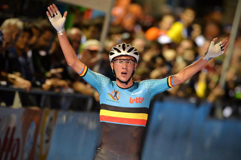20130823 - OOSTENDE, BELGIUM: Belgian Bart Swings celebrates after winning the final of the men's 10000m points-elimination race at the World championships roller speed skating, Friday 23 August 2013 in Oostende. BELGA PHOTO DAVID STOCKMAN