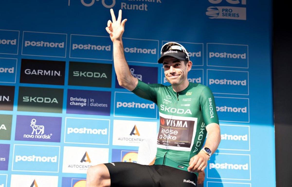 Team Visma | Lease a Bike's Belgian rider Wout Van Aert celebrates after being declared the winner of the 2. stage on the photo finish and wears green points jersey of the PostNord Denmark Tour on July 30, 2026 in Skive, Denmark. The stage 2 is 187.2 kilometers long and runs from Glyngoere to Skive. Henning Bagger / Ritzau Scanpix / AFP