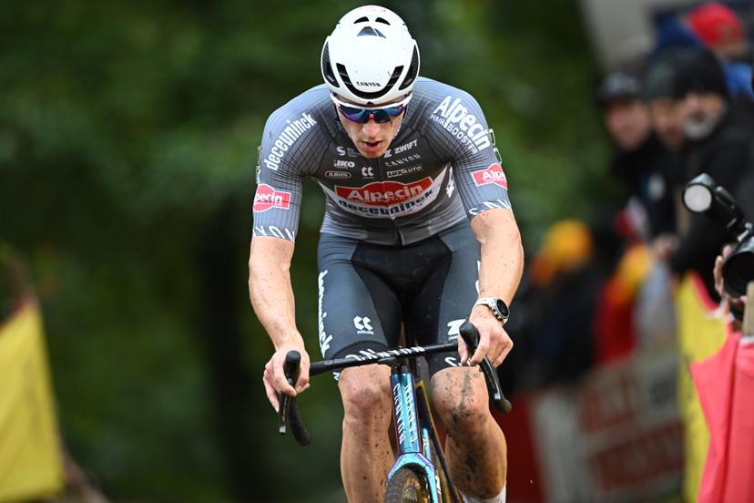 Belgian Niels Vandeputte pictured in action during the elite men race of the "Rapencross" cyclocross in Lokeren, the second race (out of 8) of the X2O Badkamers Trophy, Sunday 02 November 2025. BELGA PHOTO DAVID PINTENS