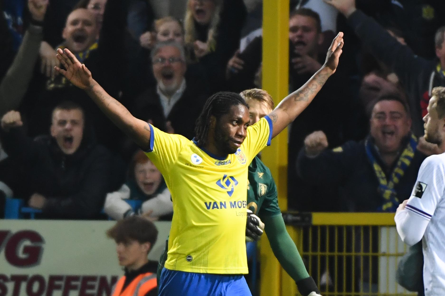 Beveren's Dieumerci Mbokani celebrates after scoring during a soccer match between SK Beveren and Beerschot VA, Saturday 22 April 2023 in Beveren-Waas, on day 8 of the Promotion Play-offs during the 2022-2023 'Challenger Pro League' 1B second division of the Belgian championship. BELGA PHOTO JILL DELSAUX