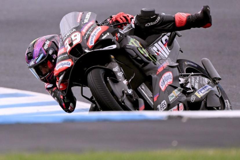 Aprilia Racing's Spanish rider Jorge Martin speeds through a corner during qualifying for the Australian MotoGP Grand Prix on Phillip Island on October 24, 2026. William WEST / AFP