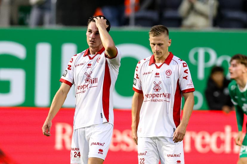 Kortrijk's players look dejected during a soccer match between RAAL La Louviere and KV Kortrijk, Sunday 13 September 2026 in La Louviere, on day 6 of the 2026-2027 'Jupiler Pro League' first division of the Belgian championship. BELGA PHOTO BRUNO FAHY