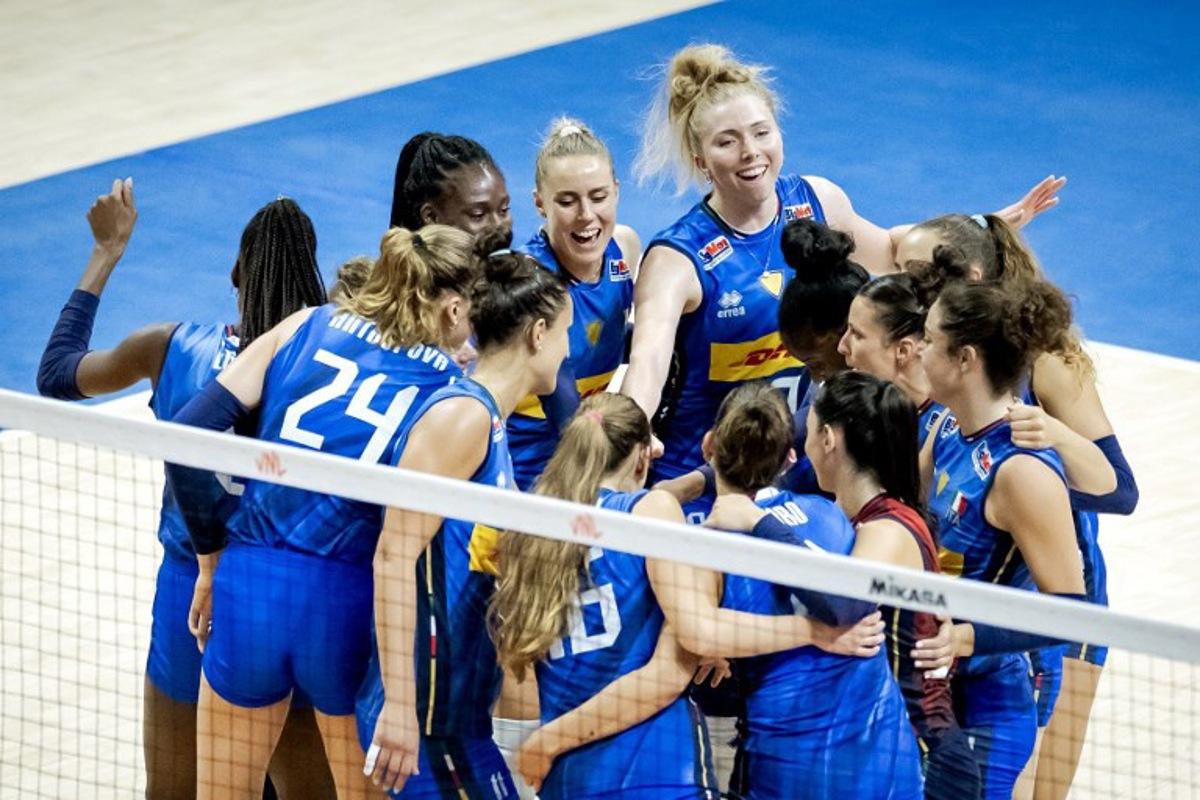 Italy team players react after their match against the Netherlands during the volleyball Nations League match Netherlands and Italy in Omnisport, Apeldoorn on July 13, 2025. Robin van Lonkhuijsen / ANP / AFP