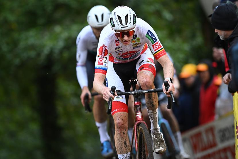 Belgian Michael Vanthourenhout pictured in action during the elite men race of the "Rapencross" cyclocross in Lokeren, the second race (out of 8) of the X2O Badkamers Trophy, Sunday 02 November 2025. BELGA PHOTO DAVID PINTENS