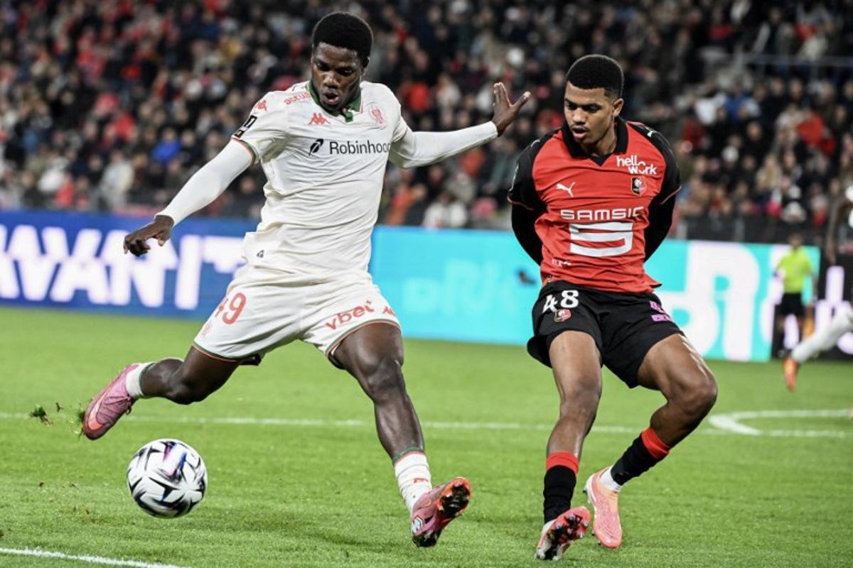 Nice's Cameroonian #47 Bernard Nguene (L) fights for the ball with Rennes' Moroccan defender #48 Ait Boudlal (R) during the French L1 football match between Stade Rennais FC and OGC Nice at the Roazhon Park stadium in Rennes, western France, on October 26, 2025. Sebastien Salom-Gomis / AFP