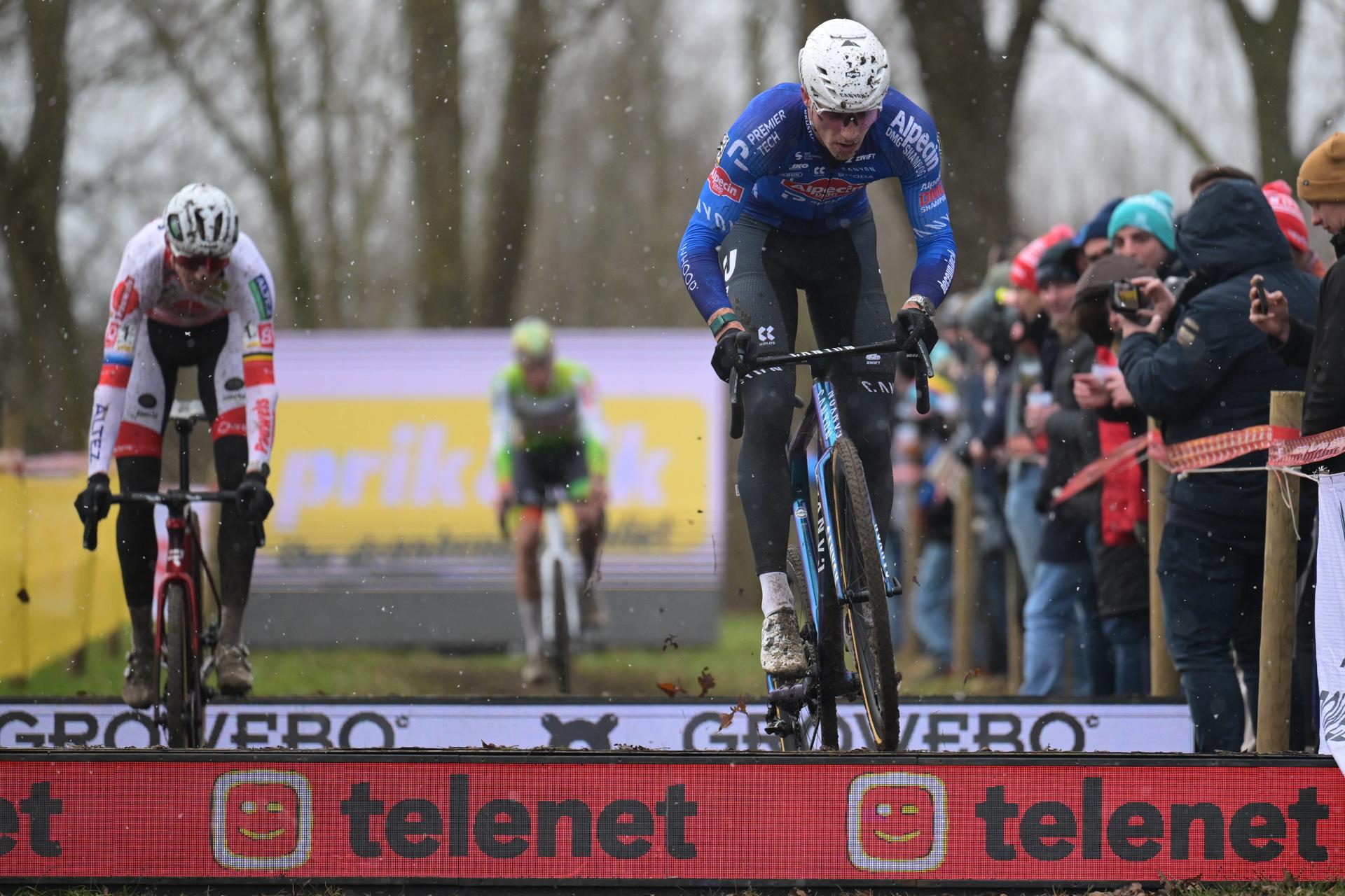 Belgian Niels Vandeputte pictured in action during the men elite race at the cyclocross cycling event in Gullegem on Saturday 03 January 2026, stage 7/8 in the Superprestige cyclocross cycling competition BELGA PHOTO DAVID PINTENS
