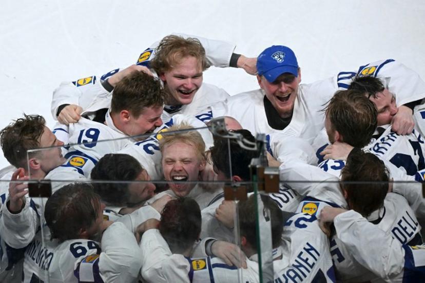 Finland's forward #94 Konsta Helenius (C) celebrates with teammates after scoring the sudden-death goal to win during the over time of the IIHF Ice Hockey Men's World Championship final match between Switzerland and Finland at the Swiss Life Arena in Zurich on May 31, 2026. SEBASTIEN BOZON / AFP
