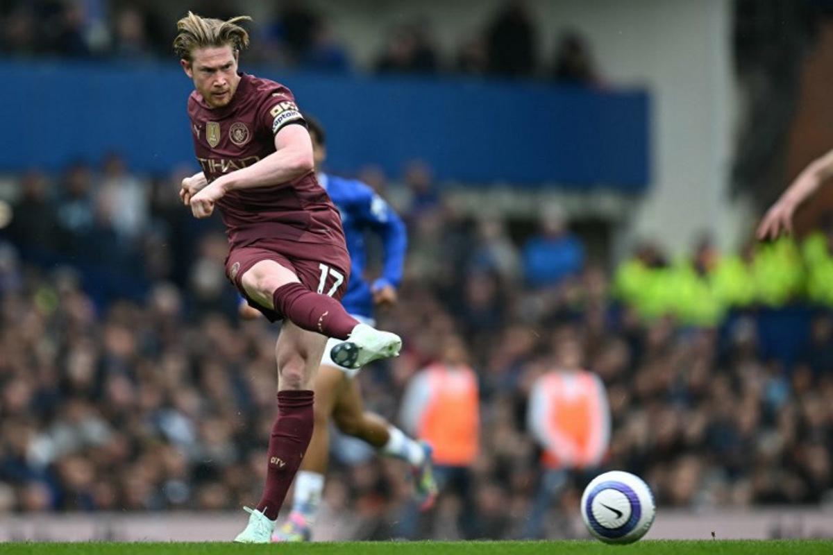 Manchester City's Belgian midfielder #17 Kevin De Bruyne passes the ball during the English Premier League football match between Everton and Manchester City at Goodison Park in Liverpool, north west England on April 19, 2025. Paul ELLIS / AFP
