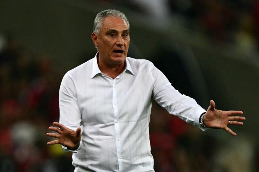 Flamengo's head coach Tite gestures during the Copa Libertadores round of 16 first leg football match between Brazil's Flamengo and Bolivia's Bolivar at the Maracana stadium in Rio de Janeiro, Brazil, on August 15, 2024. Pablo PORCIUNCULA / AFP