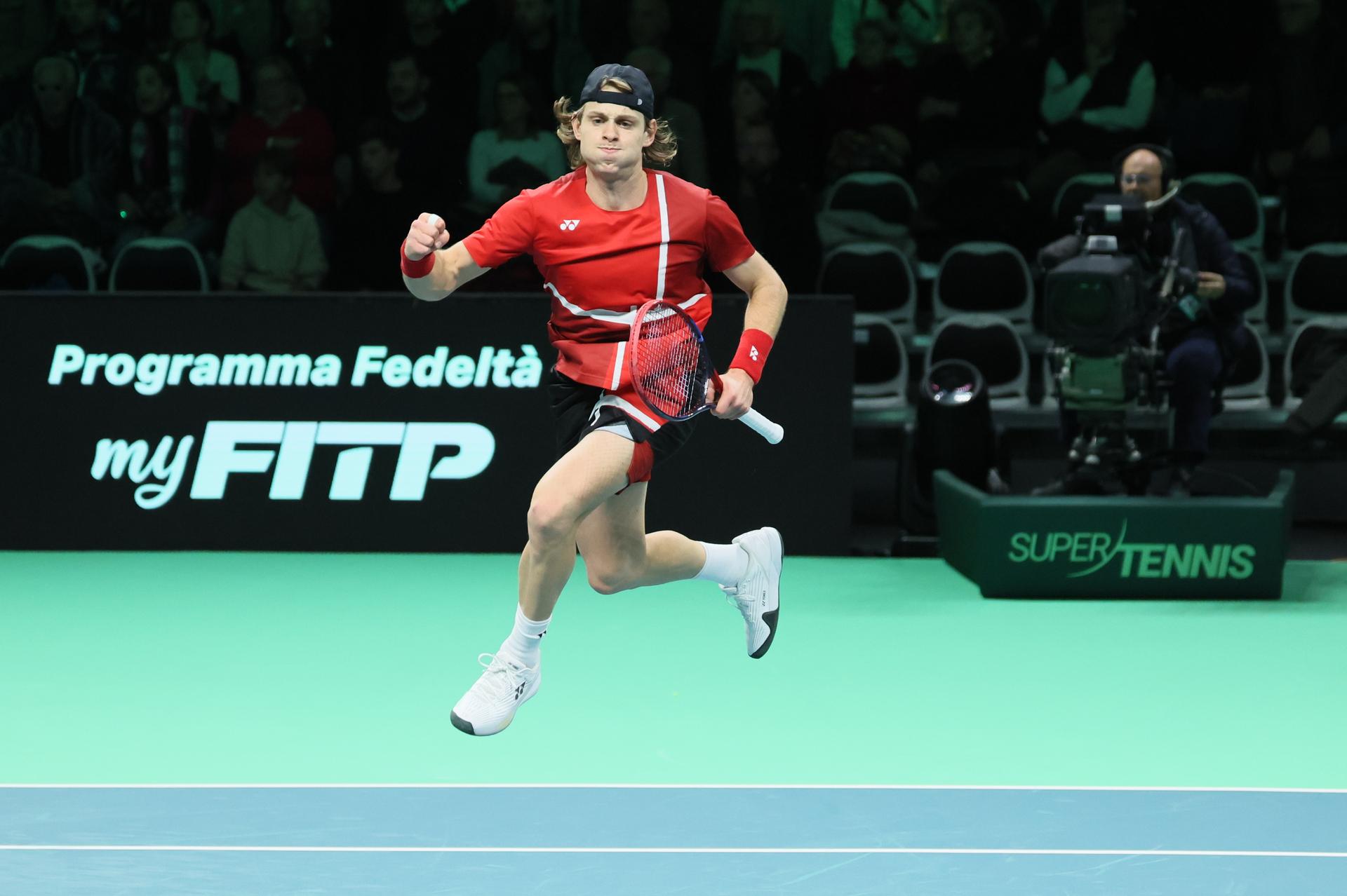 Belgian Zizou Bergs celebrates during a tennis match against Italian Cobolli, the second in the Davis Cup semifinals between Belgium and Italy, in Bologna, Italy, on Friday 21 November 2025. The Davis Cup top eight Finals take place in Bologna from November 18 to 23. BELGA PHOTO BENOIT DOPPAGNE
