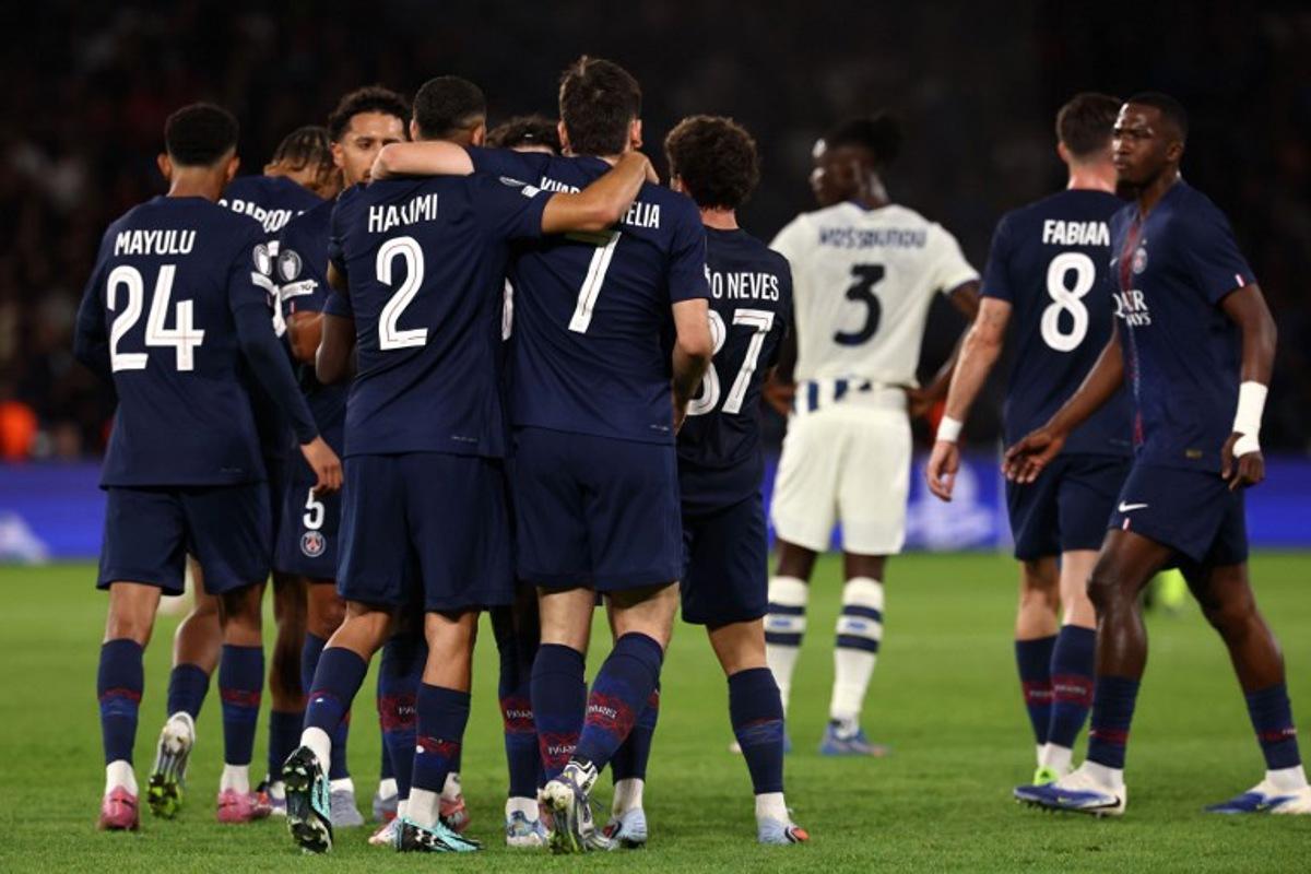Paris Saint-Germain's Georgian forward #07 Khvicha Kvaratskhelia (C) celebrates with teammates after scoring PSG's second goal during the UEFA Champions League first round day 1 football match between Paris Saint-Germain (FRA) and Atalanta (ITA) at the Parc des Princes stadium in Paris on September 17, 2025. FRANCK FIFE / AFP