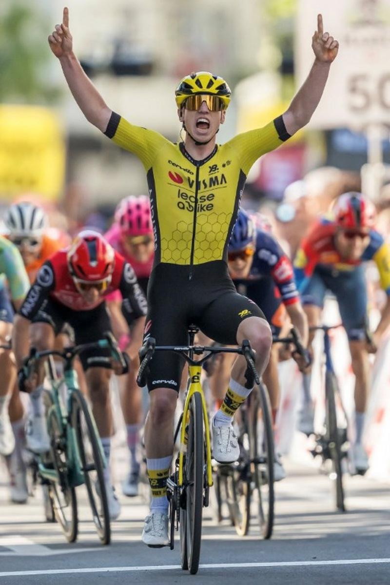 Great Britain's James Brennan (Visma) crosses the finish line to win the first stage of the Tour of Romandie UCI cycling World tour, 194.3 km from Munchenstein to Saint-Imier to Fribourg, on April 29, 2025. Fabrice COFFRINI / AFP