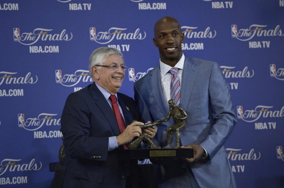NBA Commissioner David Stern (L) awards Chauncey Billups of the Los Angeles Clippers the first Twyman-Stokes Teammate of the Year Award before Game 2 of the NBA Finals at the American Airlines Arena June 9, 2013 in Miami, Florida. AFP PHOTO/Brendan SMIALOWSKI BRENDAN SMIALOWSKI / AFP