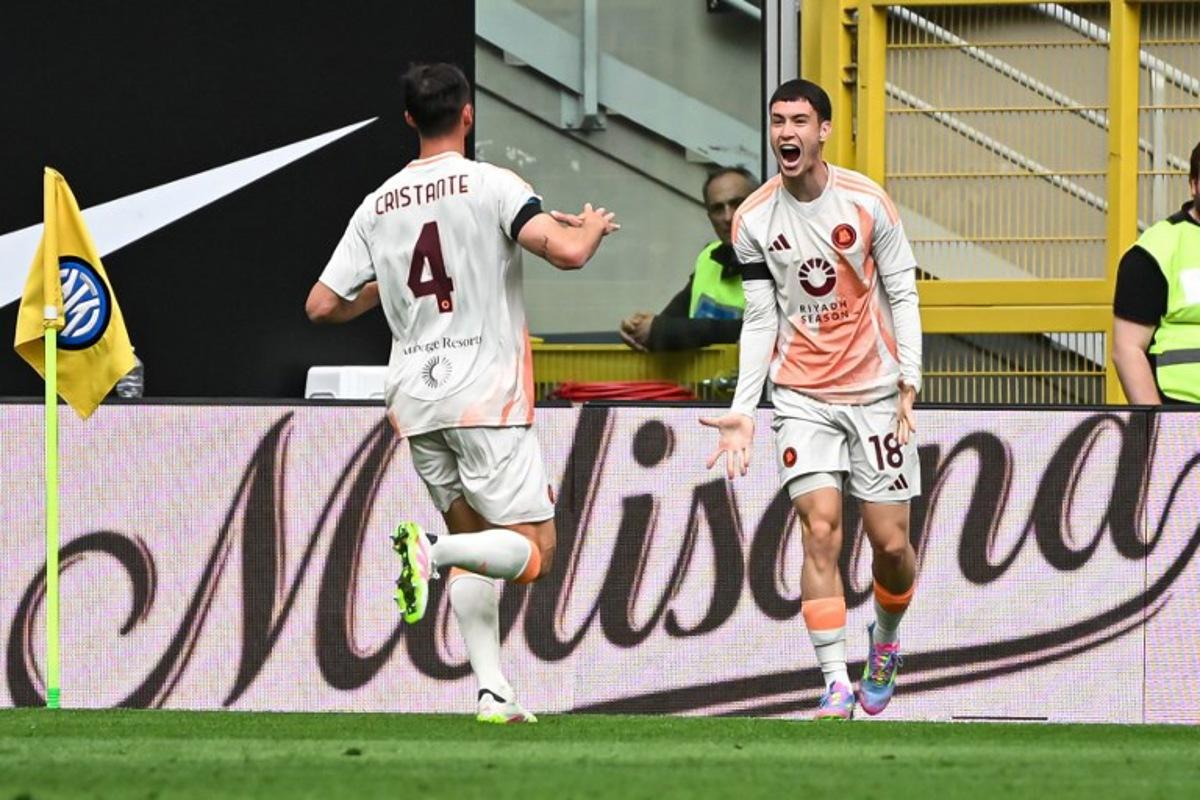 Roma's Argentinian forward #18 Matías Soule (R) celebrates with a teammate after scoring his team first goal during the Italian Serie A football match between Inter Milan and Roma at the San Siro stadium in Milan on April 27, 2025. Piero CRUCIATTI / AFP