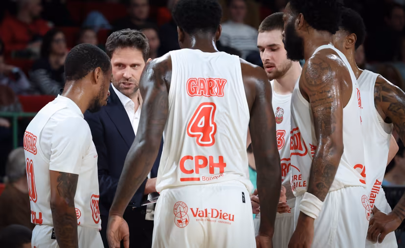 Spirou's head coach Sam Rotsaert talks to his players during a basketball match between Spirou Charleroi and Kangoeroes Basket Mechelen, Friday 27 March 2026 in Charleroi, on day 25 of the 'BNXT League' Belgian and Dutch first division basket championships. BELGA PHOTO VIRGINIE LEFOUR