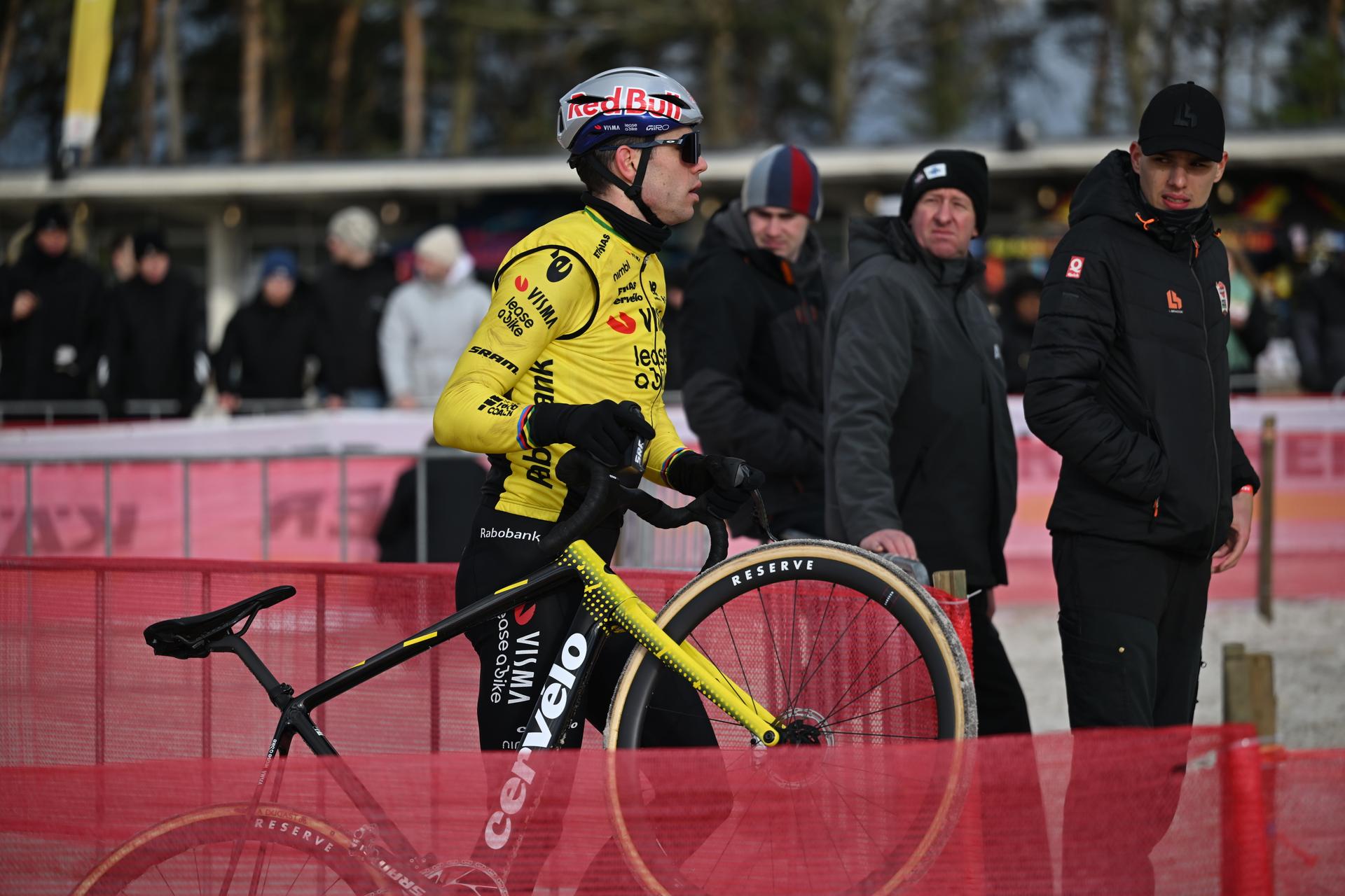 Belgian Wout van Aert pictured ahead of the men's elite race of the Zilvermeercross cyclocross cycling event in Mol, stage 5/7 in the Exact Cross competition, on Friday 02 January 2026. BELGA PHOTO LUC CLAESSEN