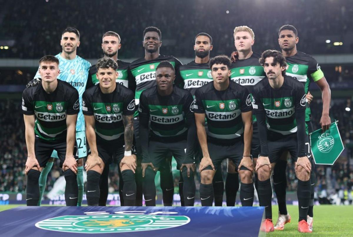Sporting's players pose prior the UEFA Champions League knockout phase play-off football match between Sporting CP and BVB Borussia Dortmund at Alvalade stadium in Lisbon on February 11, 2025. FILIPE AMORIM / AFP